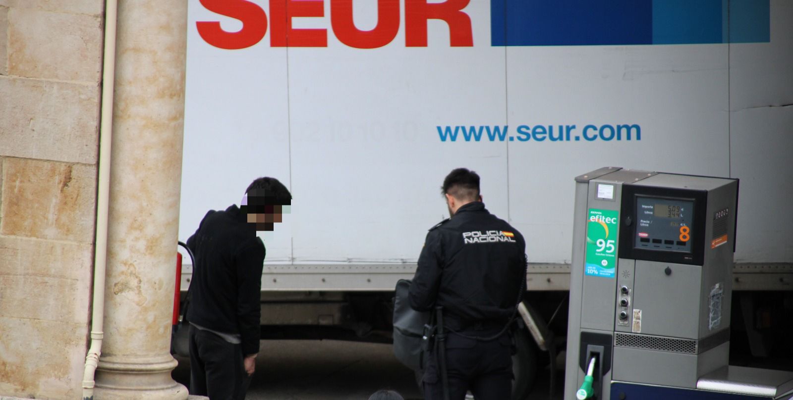 Intervención policial gasolinera puerta de Zamora