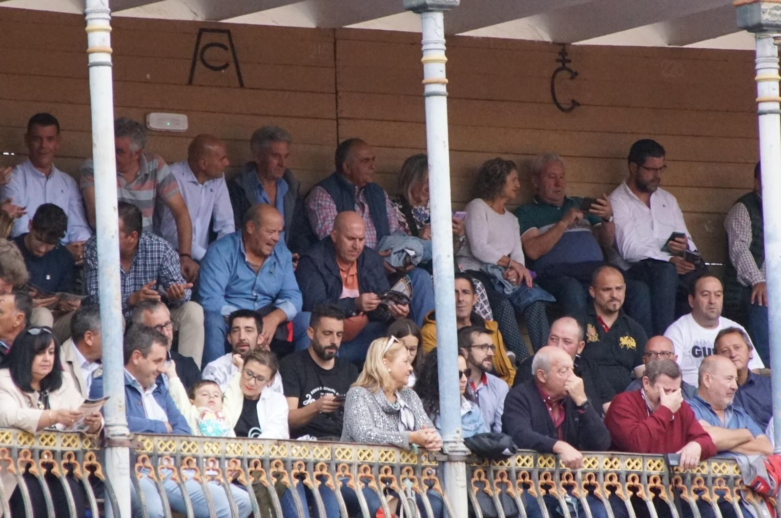 ambiente-en-el-patio-de-cuadrillas-de-la-glorieta-para-ver-a-sergio-galan-diego-ventura-y-guillermo-hermoso-de-mendoza-21-de-septiembre-de-2024-fotos-juanes-56