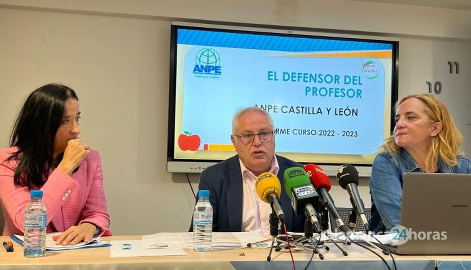 ANPE presenta el Informe del Defensor del Profesor del Curso 22-23. De izq. a dcha. Pilar Revilla, presidenta de ANPE CyL; María José Martín, defensora del profesor en CyL; y Guillermo Bueno, presidente de ANPE en Salamanca. Fotos S24H ANPE presenta el Informe del Defensor del Profesor del Curso 22-23. De izq. a dcha. Pilar Revilla, presidenta de ANPE CyL; María José Martín, defensora del profesor en CyL; y Guillermo Bueno, presidente de ANPE en Salamanca. Fotos S24H