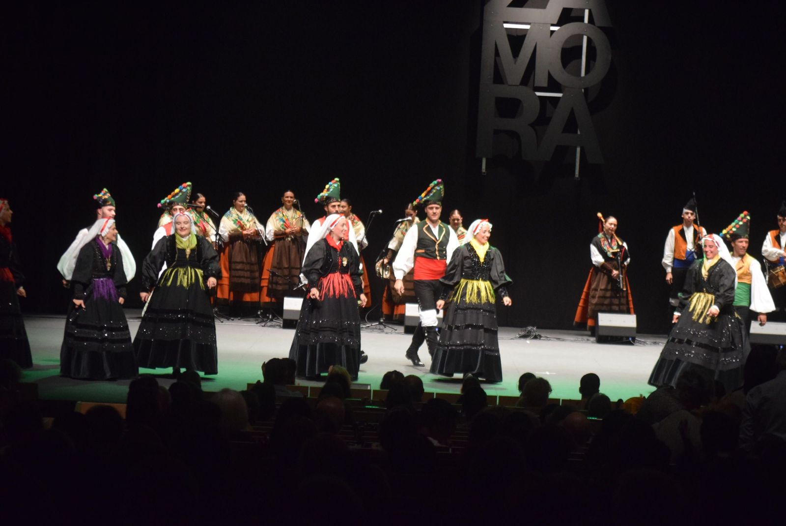 gala-de-clausura-del-festival-internacional-de-folklore-de-zamora-60