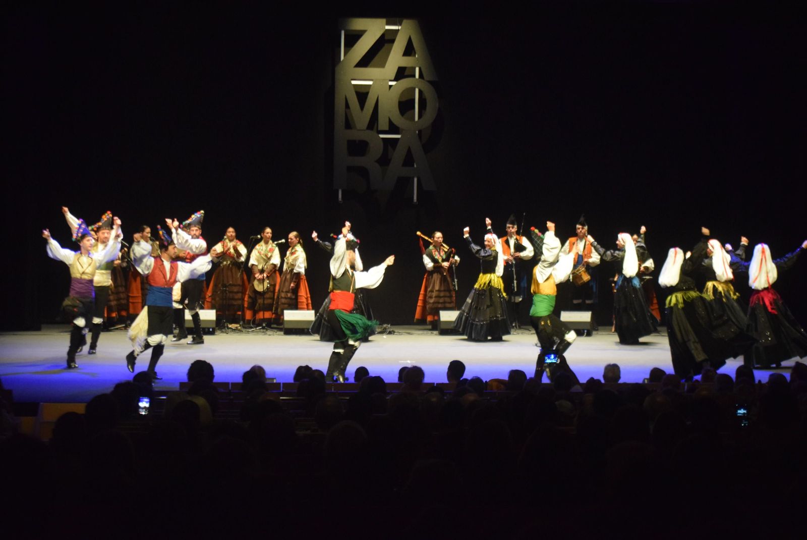 gala-de-clausura-del-festival-internacional-de-folklore-de-zamora-34