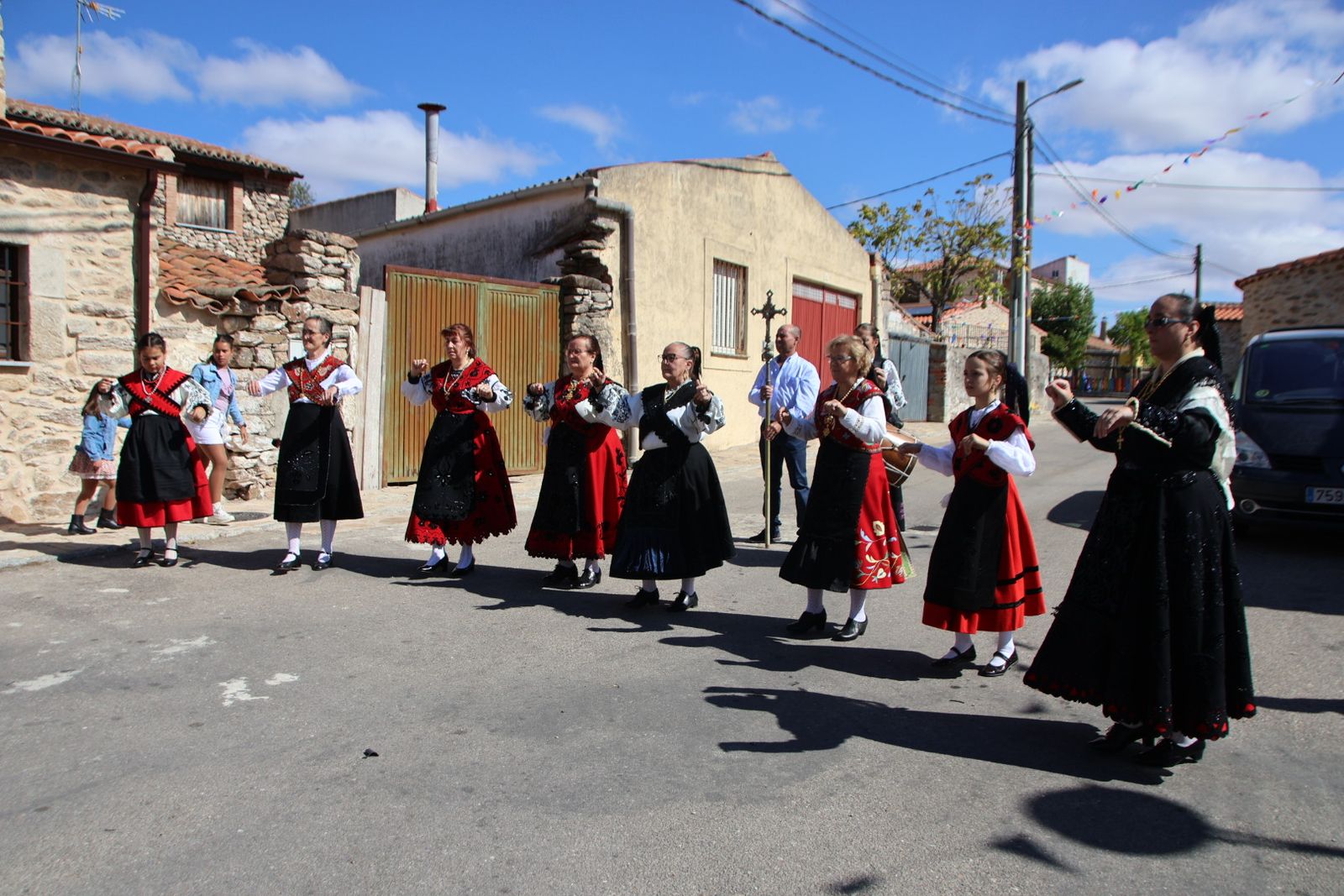Misa en honor a San Miguel y bailes charros