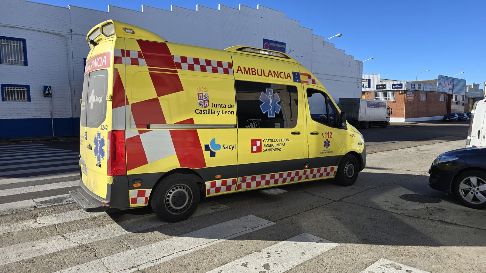 Ambulancia en Villares de la Reina. Foto Andrea M. Foto de archivo. Ambulancia en Villares de la Reina. Foto Andrea M. Foto de archivo.