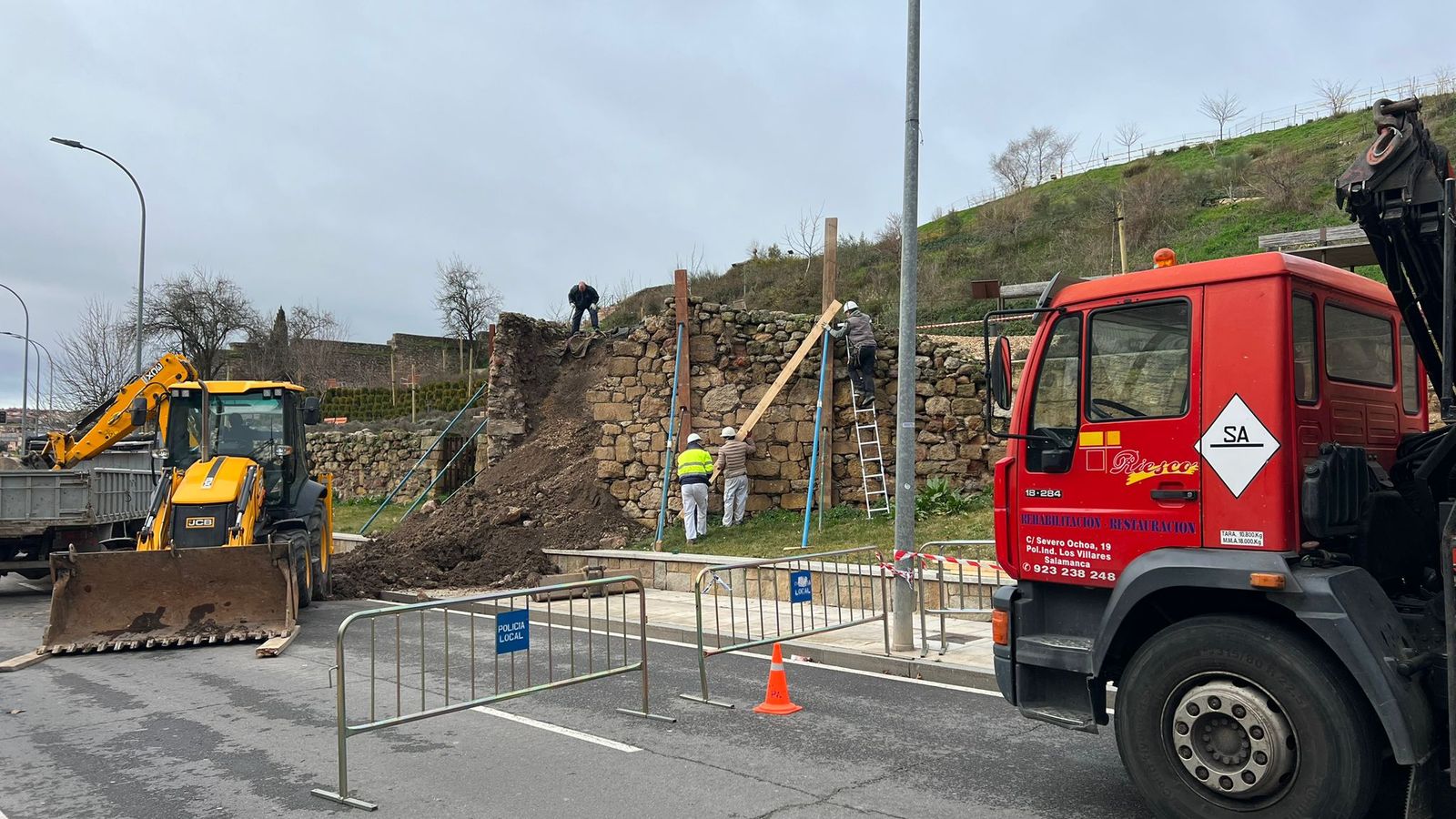 Intervención en el muro de la noria derribado frente a la Vaguada de la Palma