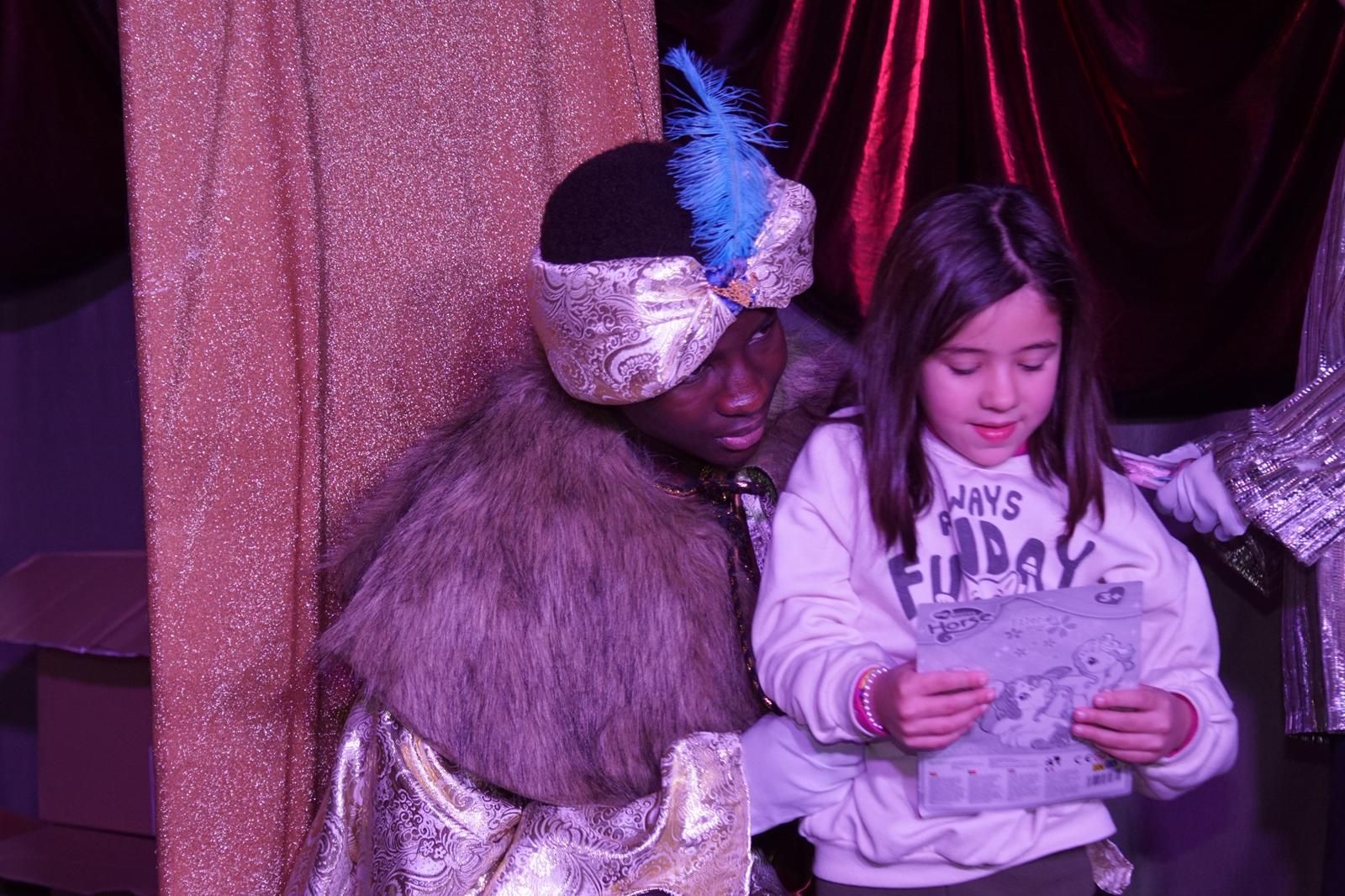 Los Reyes Magos reciben las cartas de los niños de El Encinar