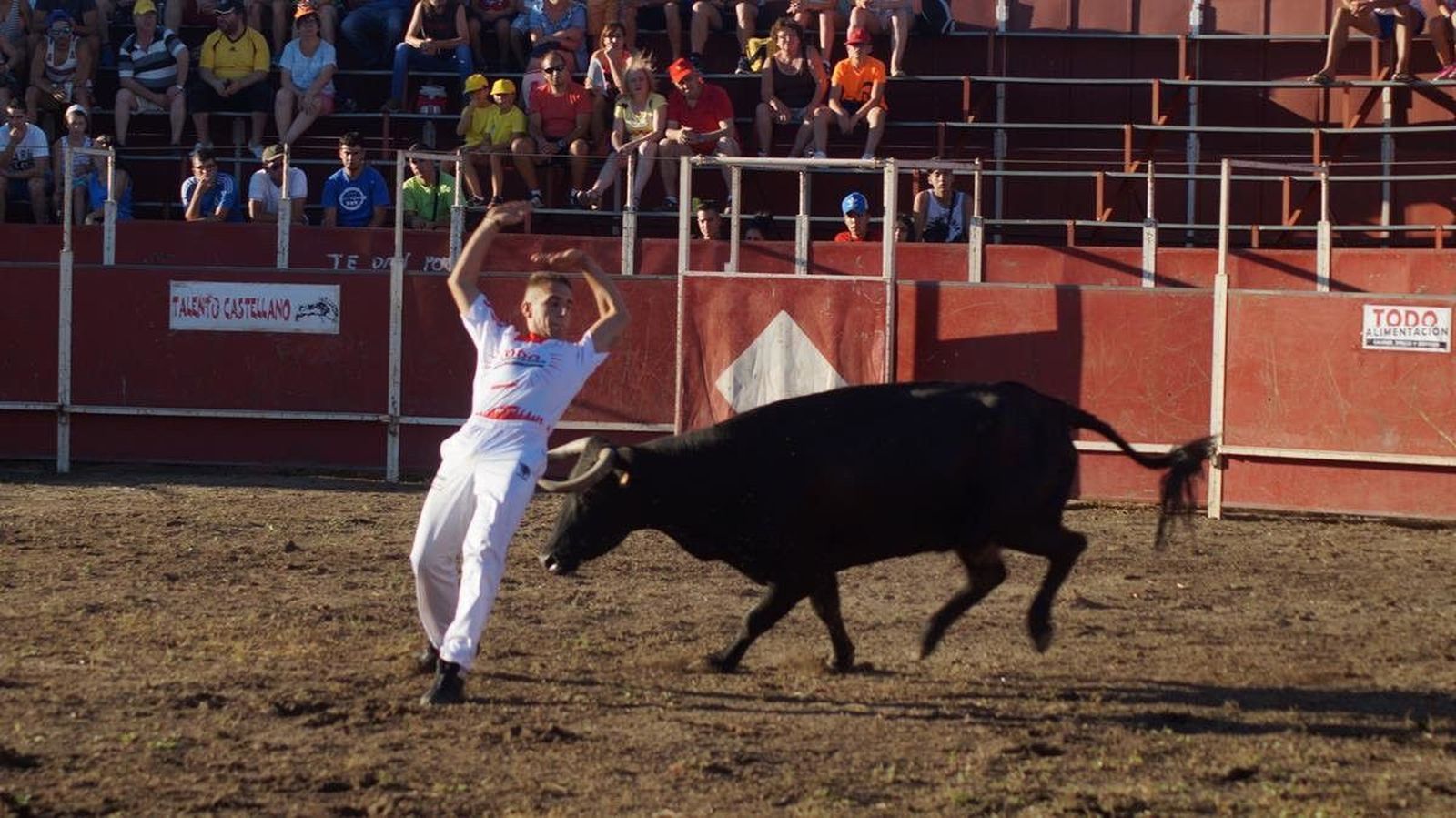 Exhibición de recortes en Calvarrasa de Abajo