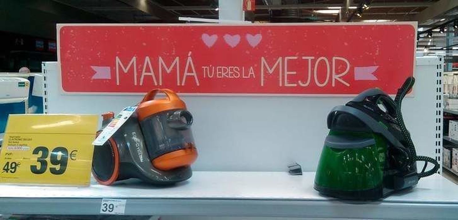 Denuncian a Carrefour por proponer regalos machistas para el Día de la Madre