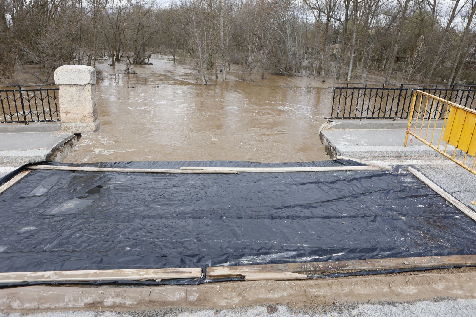 Concha Ortega  ICAL. Puente de San Esteban de Gormaz dañado por la crecida del río Duero