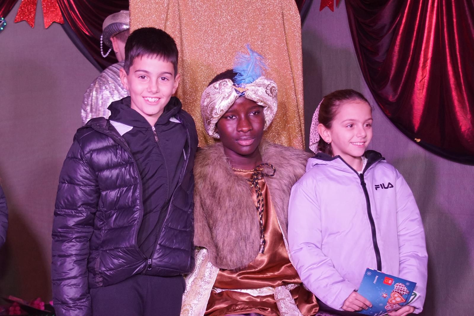 Los Reyes Magos reciben las cartas de los niños de El Encinar