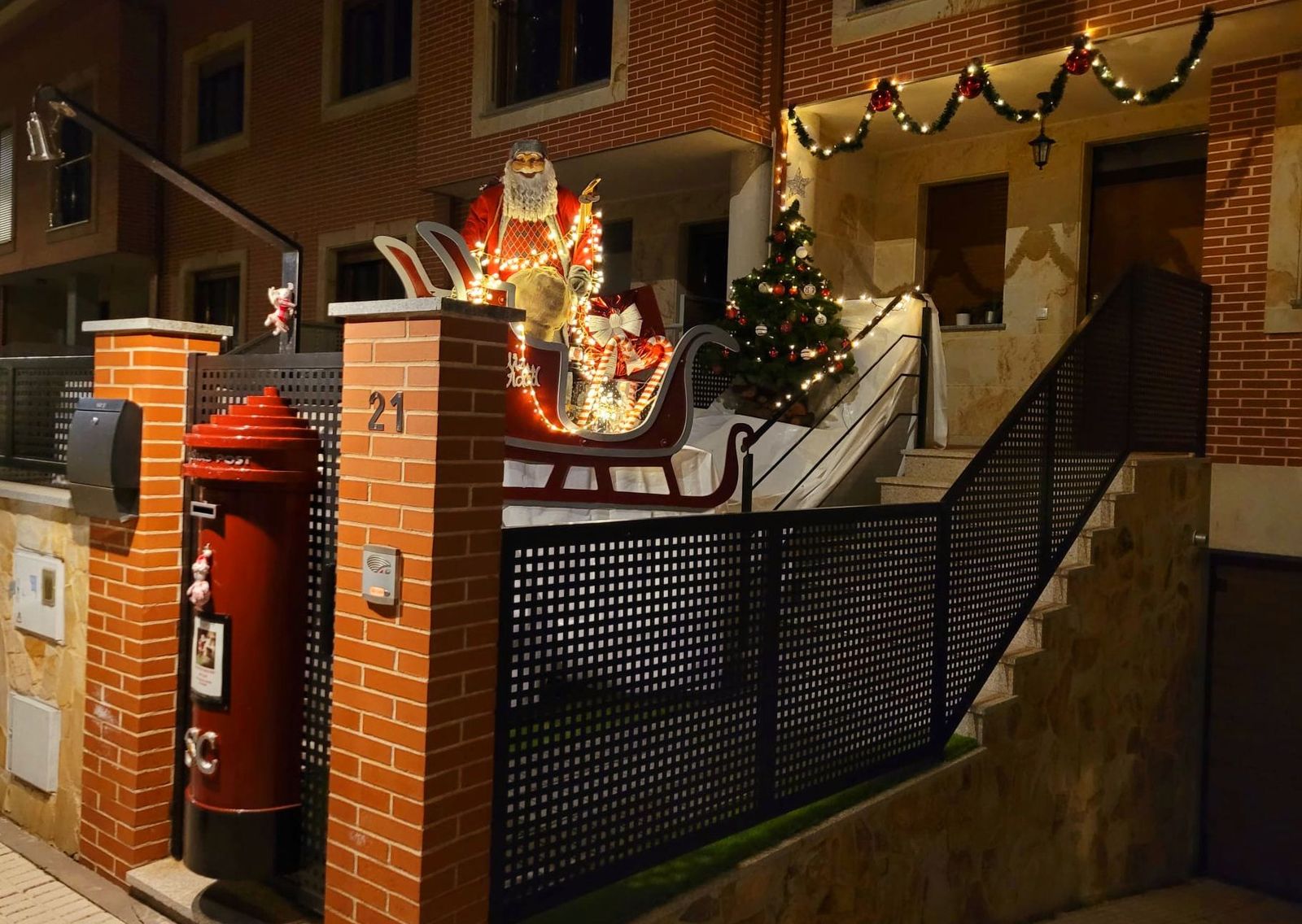 s-f-a-decoracion-navidena-situada-en-una-vivienda-de-villares-de-la-reina-3