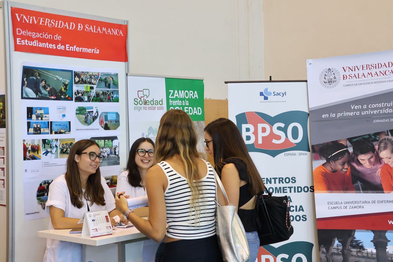 Feria de Bienvenida de la USAL en el Campus de Viriato