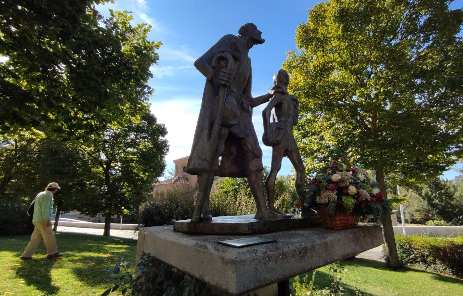 Homenaje a la escultura del Lazarillo de Tormes de Agustín Casillas con motivo de su 50º aniversario