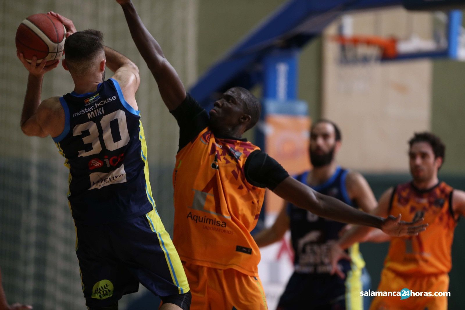 El Carbajosa Basket cae ante Algeciras DAM y tendrá que esperar resultados para certificar su permanencia en LEB Plata