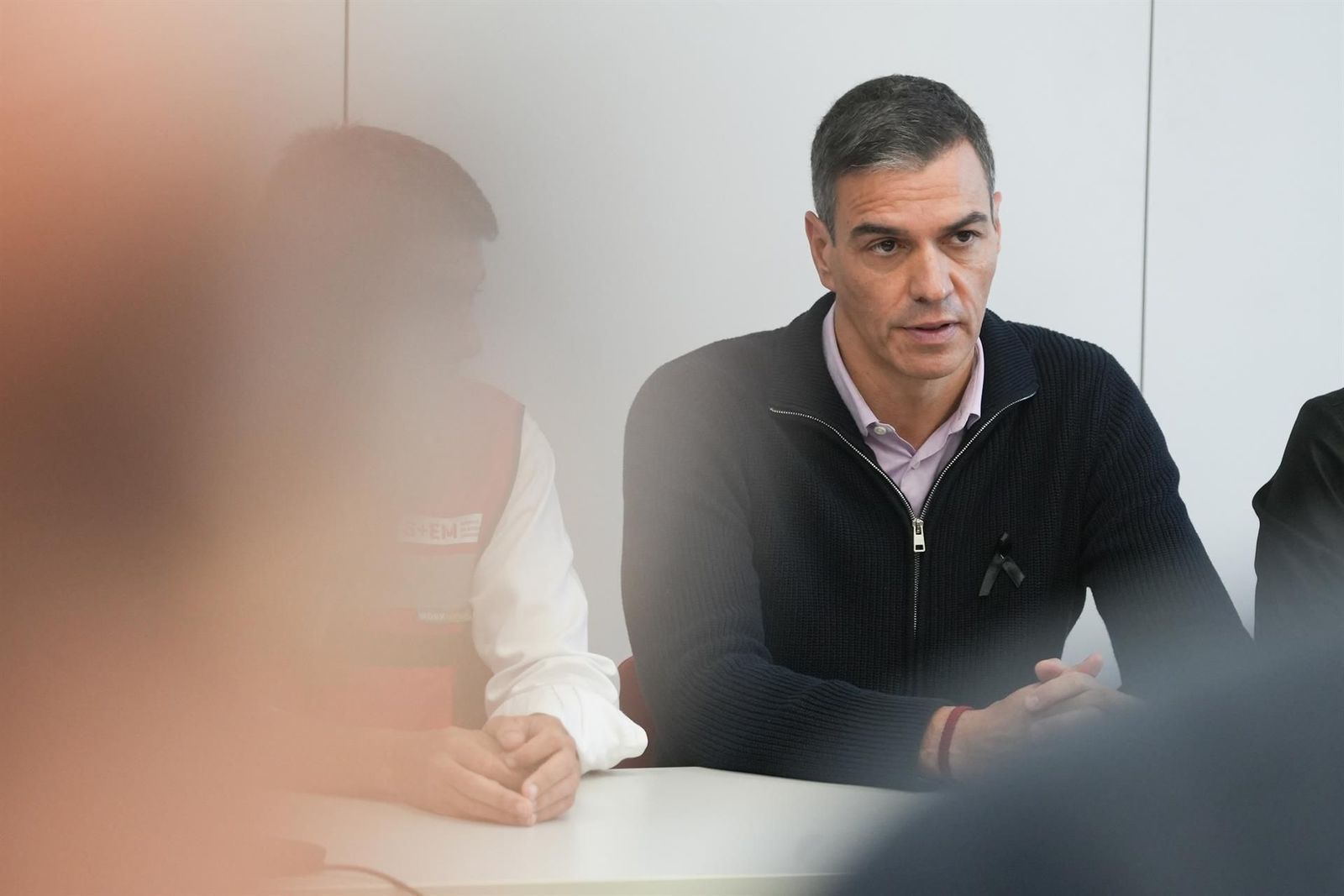 El presidente del Gobierno, Pedro Sánchez, durante una reunión en el Centro de Coordinación Operativo Integrado (CECOPI) de la Comunitat Valenciana, a 31 de octubre de 2024, en L'Eliana, Valencia, Comunidad Valenciana (España). - Jorge Gil - Europa Press