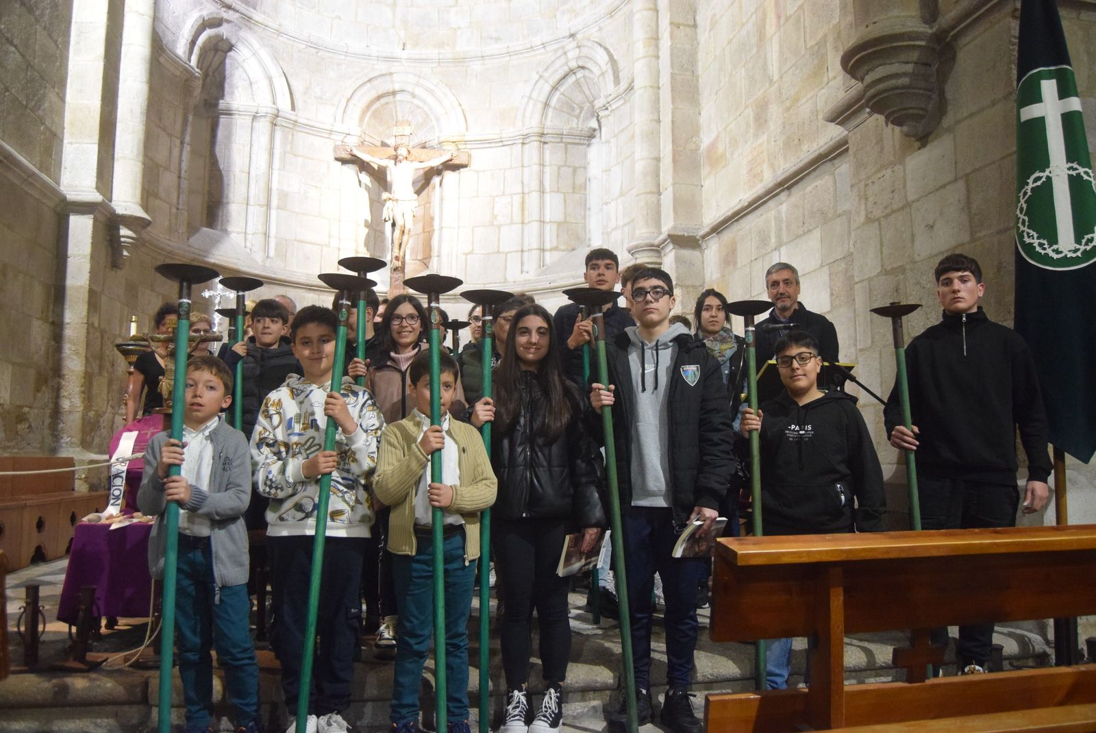 Entrada de los nuevos hermanos de la Hermandad de las Siete Palabras.