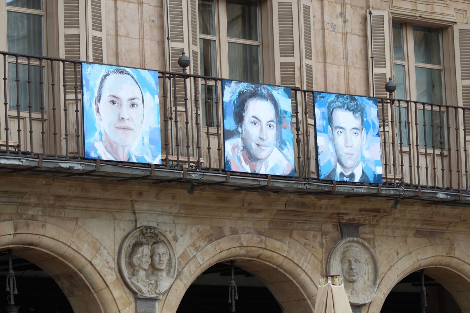 GALERÍA | Original homenaje al escritor Federico García Lorca en la Plaza Mayor 