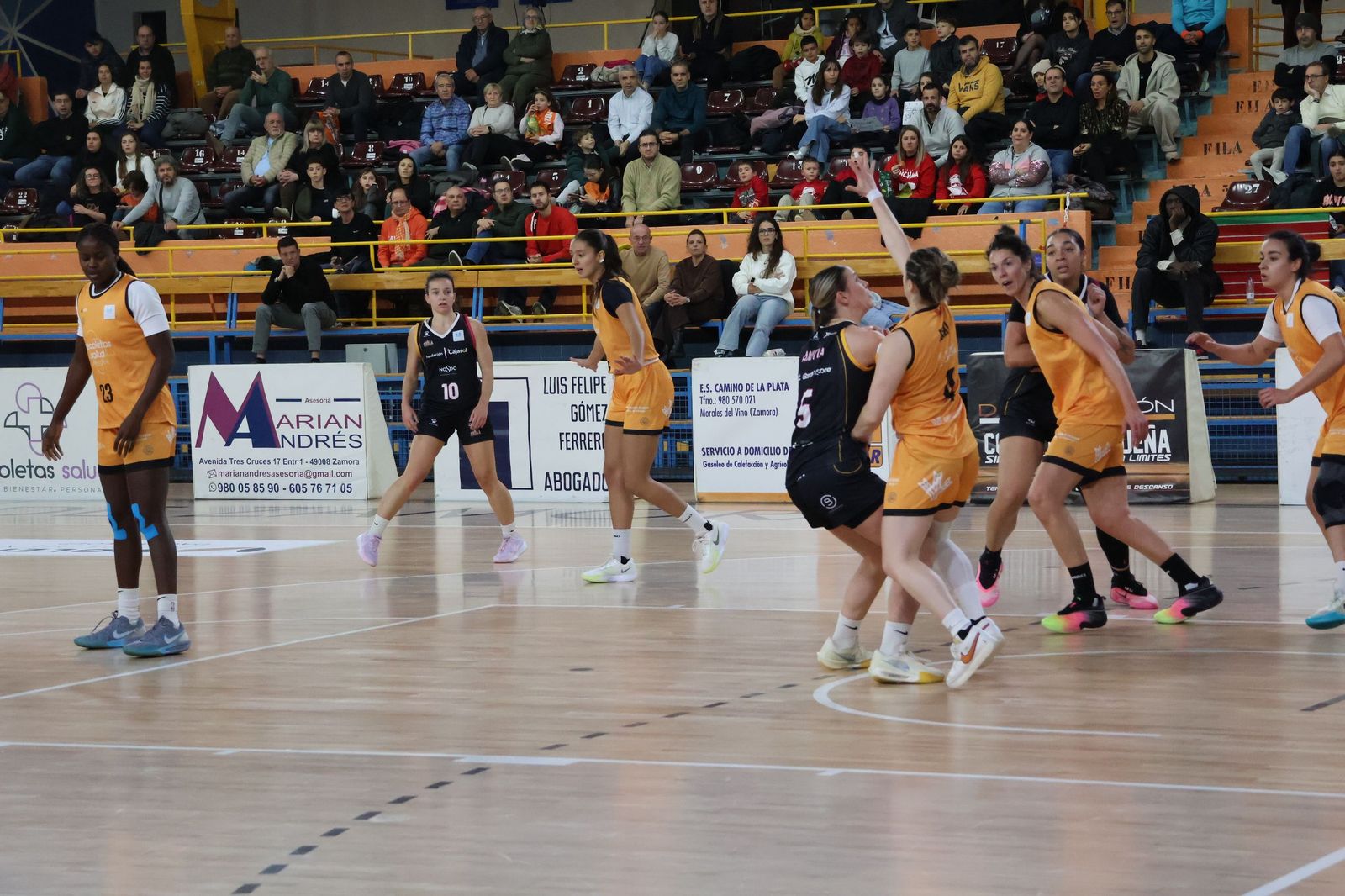 Partido entre CD Zamarat y Cajasol Baloncesto Sevilla