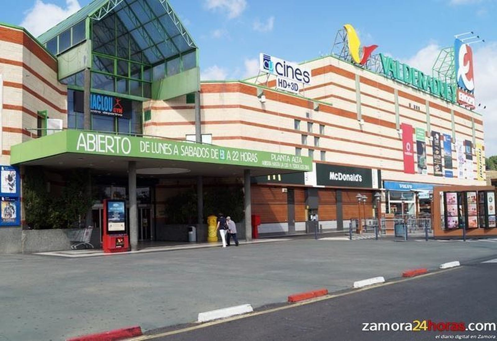 Centro Comercial Valderaduey, 20 años al lado y al servicio de los zamoranos