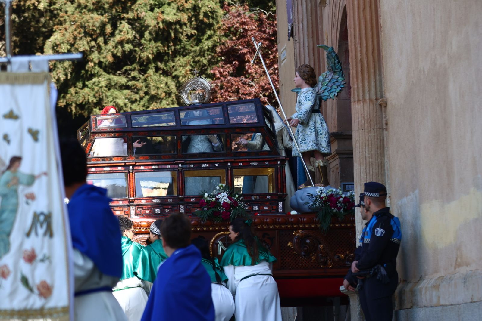 Procesión del encuentro de Nuestra Señora de la Alegría y Jesús Resucitado en el Domingo de Resurrección en Salamanca