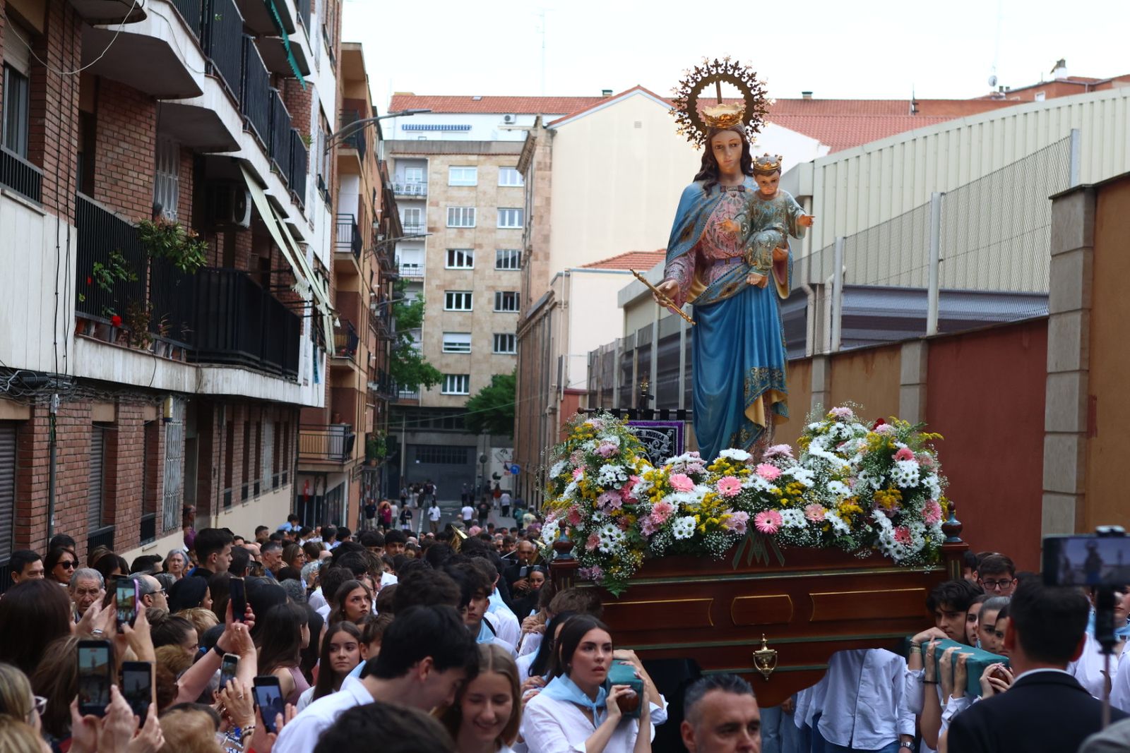 Procesión con motivo de la festividad de María Auxiliadora