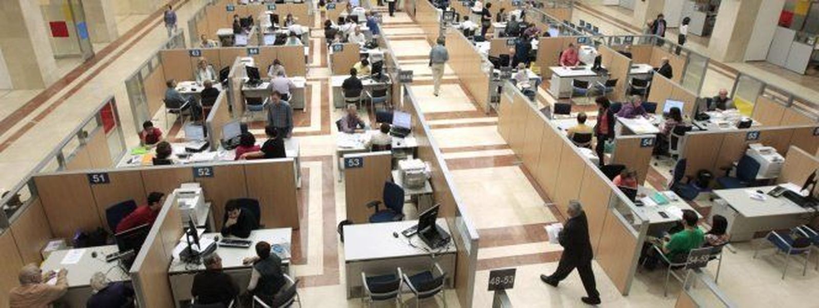 Los empleados públicos del Estado menores de treinta años se han reducido un 80% en seis años Los empleados públicos del Estado menores de treinta años se han reducido un 80% en seis años