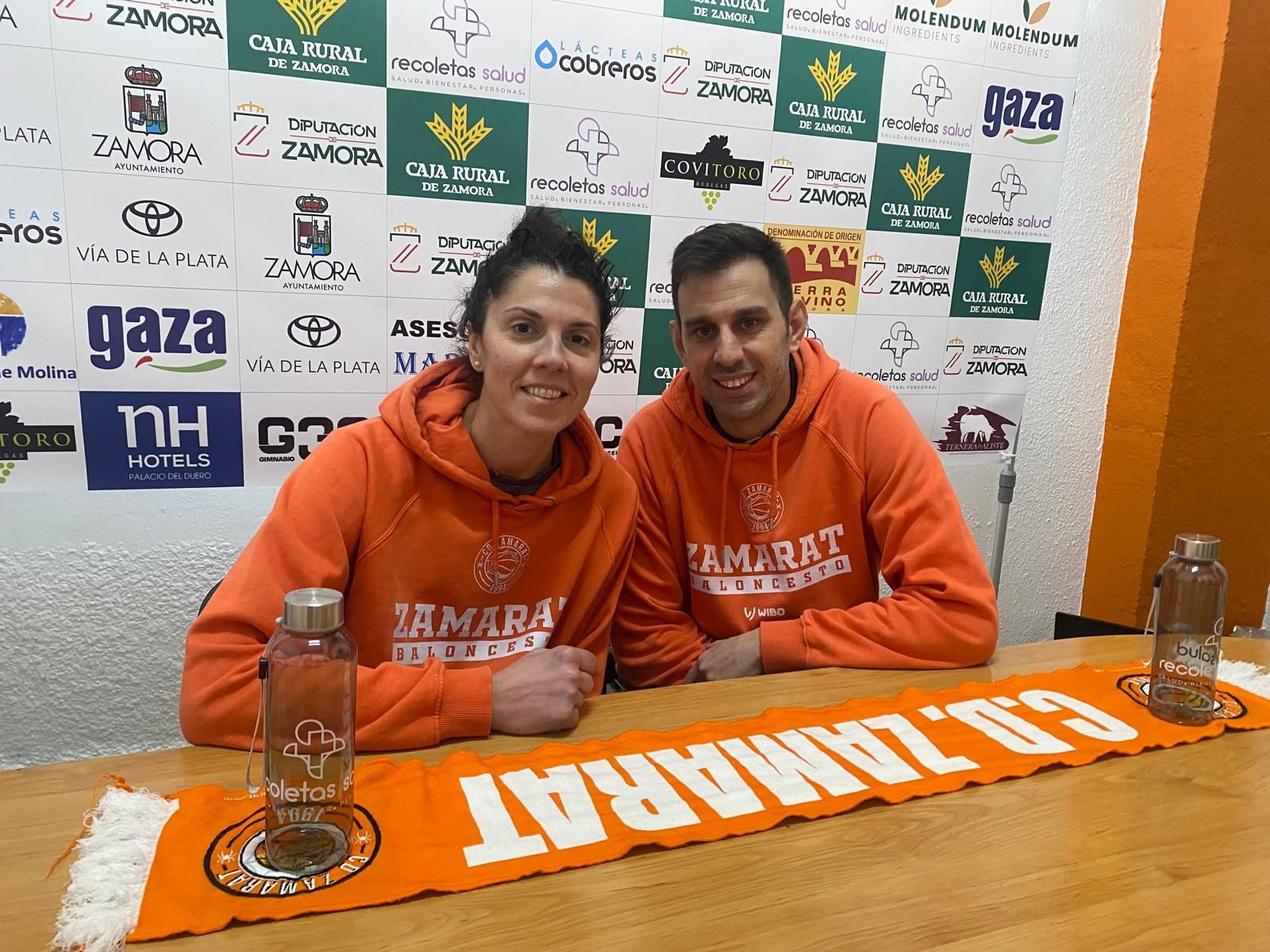 Bea Sánchez y Raúl Pérez en rueda de prensa