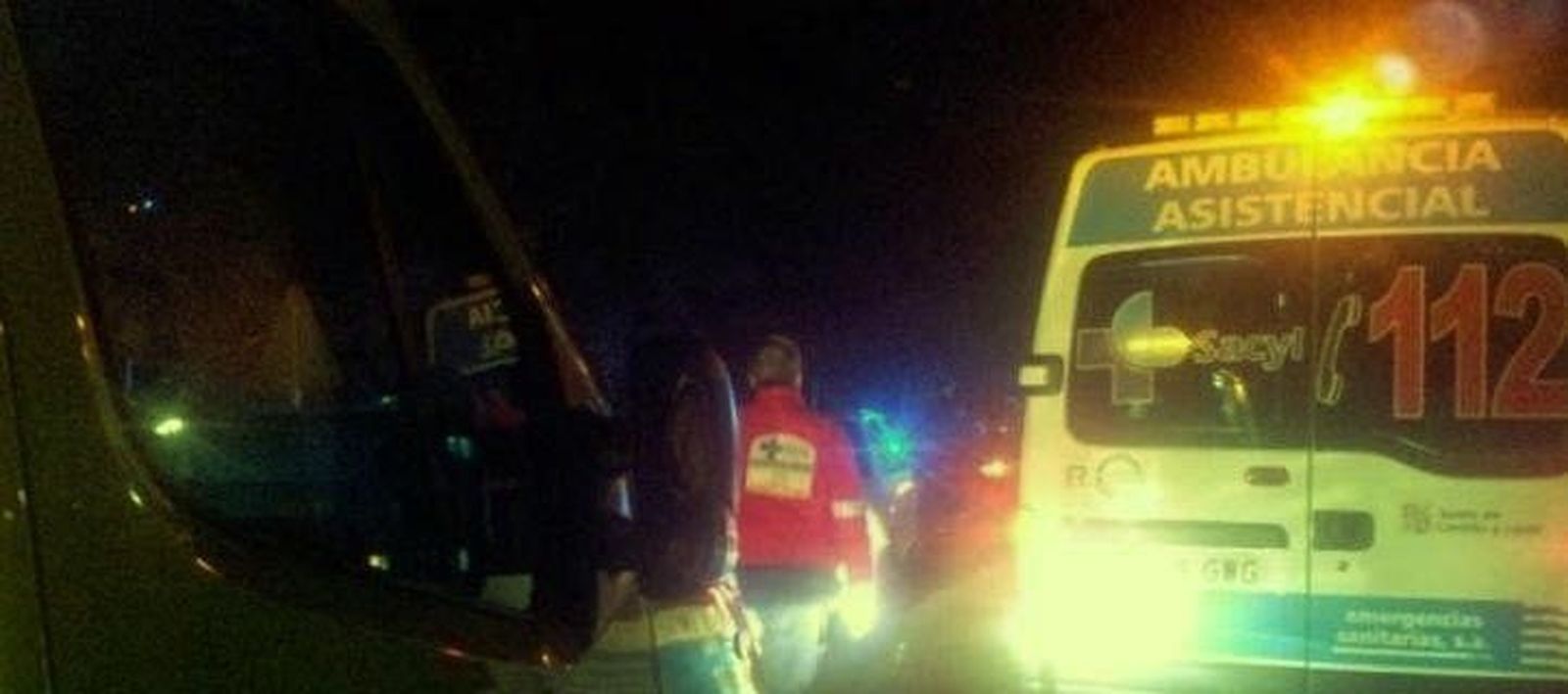 Cuatro jóvenes heridas al empotrar su coche contra un semáforo en la avenida de Maristas