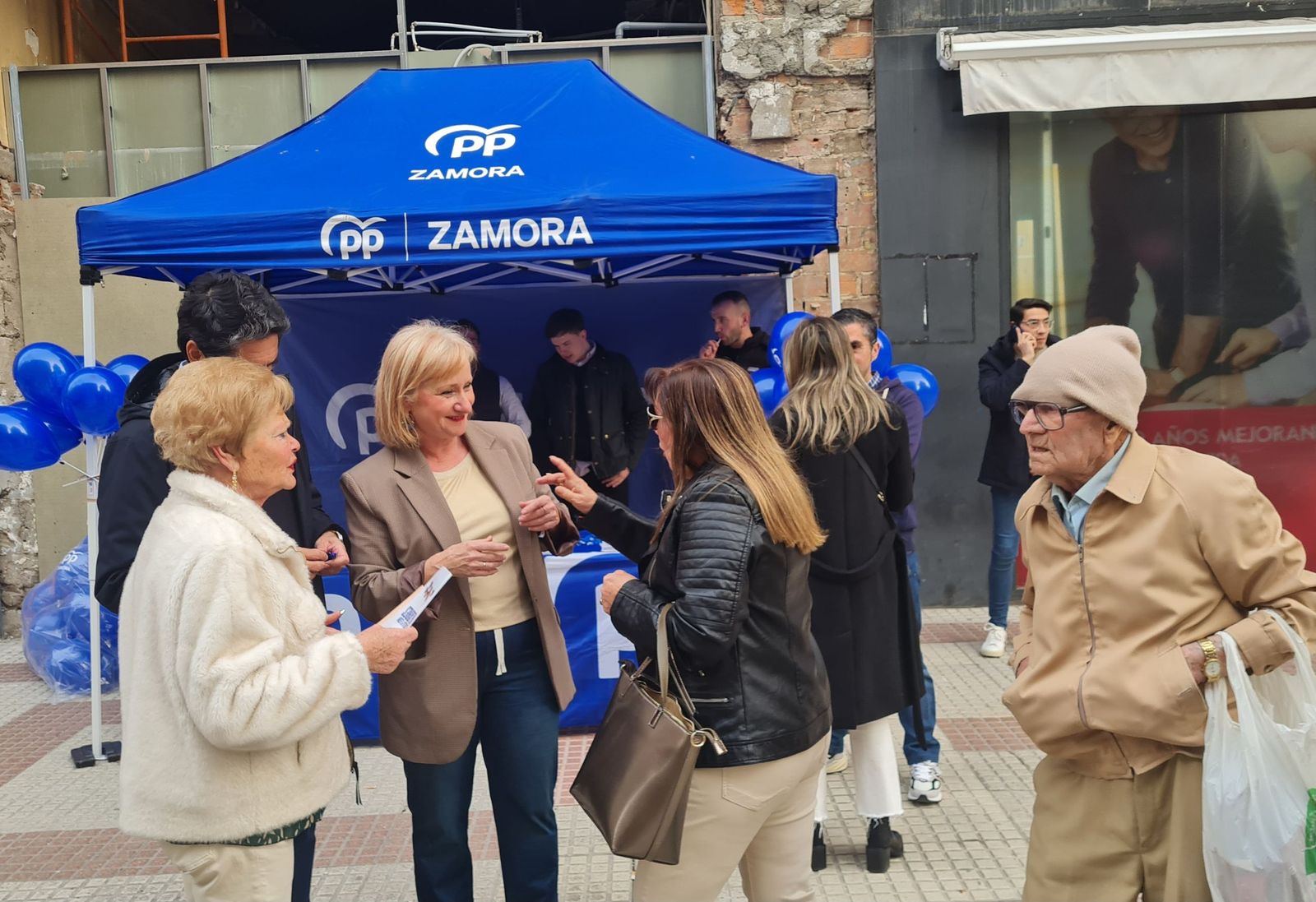 La candidata del Partido Popular a las Cortes de Castilla y León por la provincia de Zamora, Leticia García Sánchez, esta tarde en una Mesa Electoral