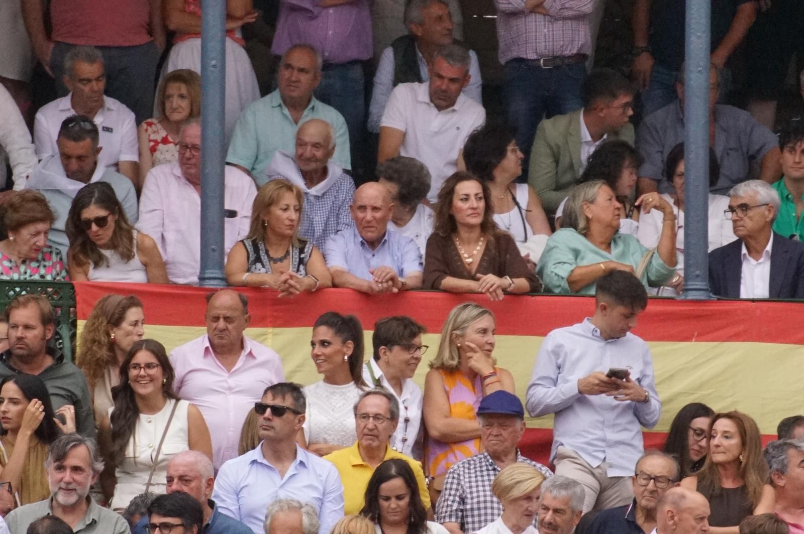Gran ambiente en La Glorieta para la tarde de toros de Morante de la Puebla, Ismael Martín y Marco Pérez