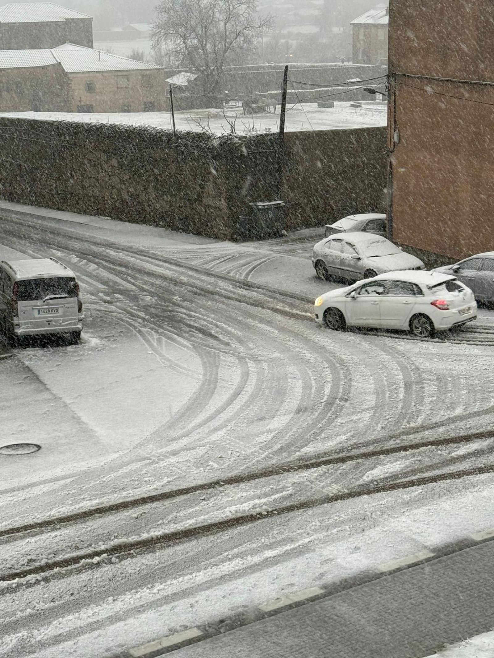 La nieve anega carreteras y tiñe de blanco Salamanca capital y provincia: imágenes de la nevada de este 28 de enero