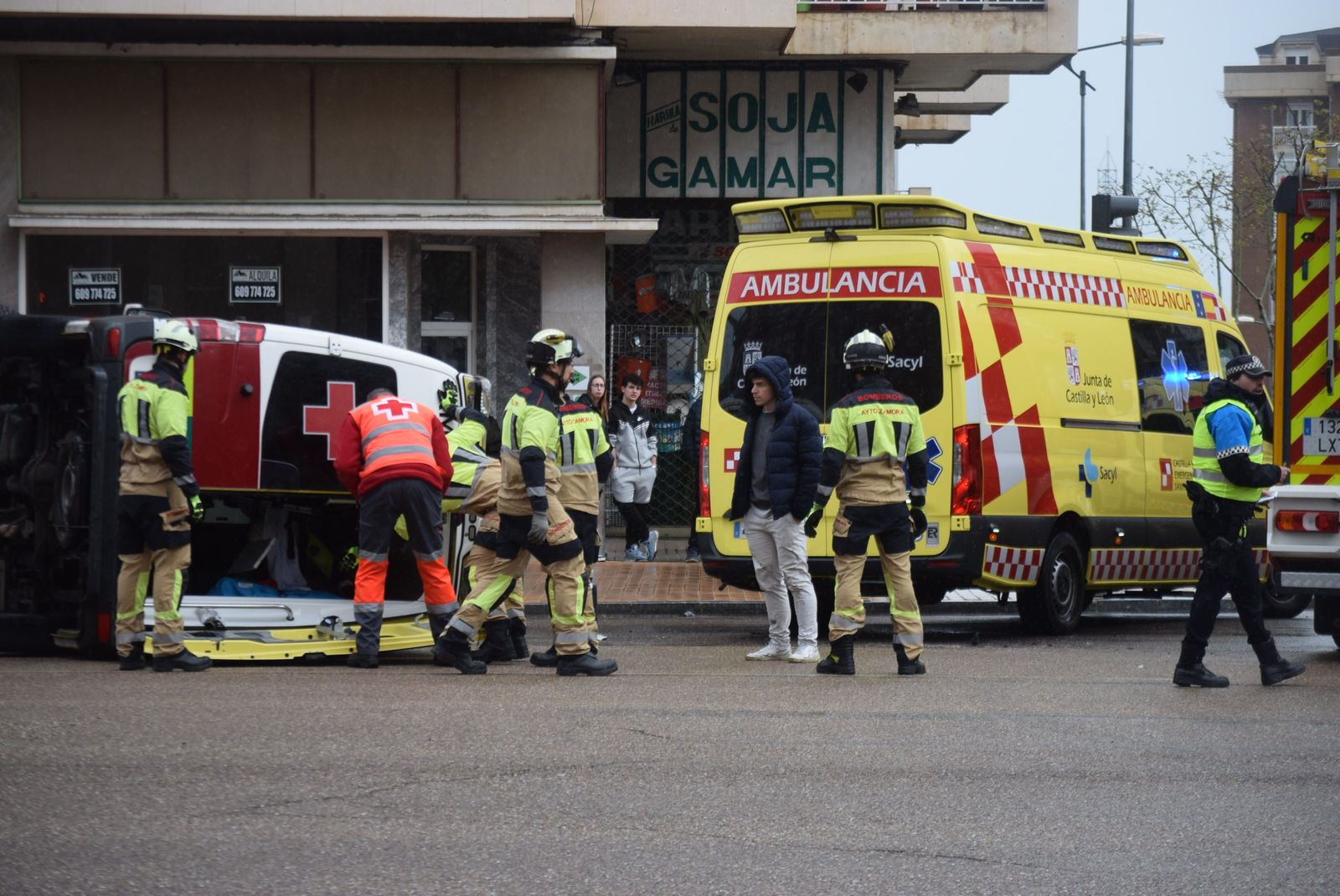 Vuelco de una ambulancia en Zamora capital.