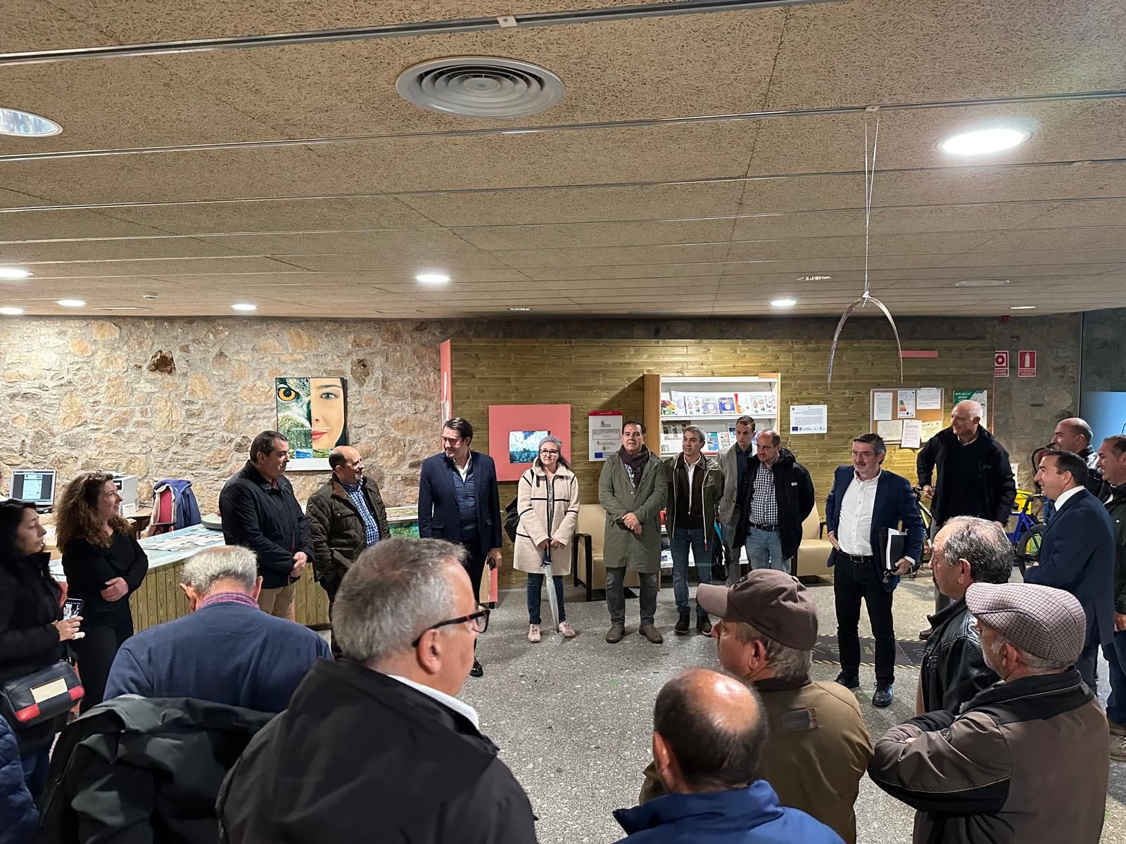 Suárez-Quiñones visita la Casa del Parque de Las Batuecas