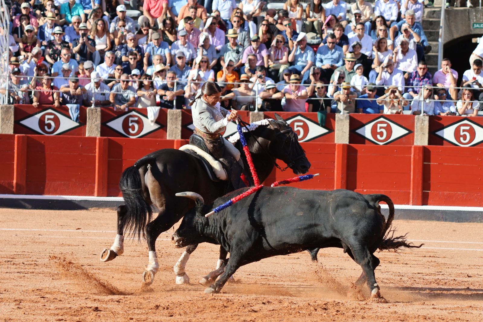 La Glorieta revive el aroma de la feria taurina con el primer festejo: Lea Vicens, Raquel Martín y Olga Casado