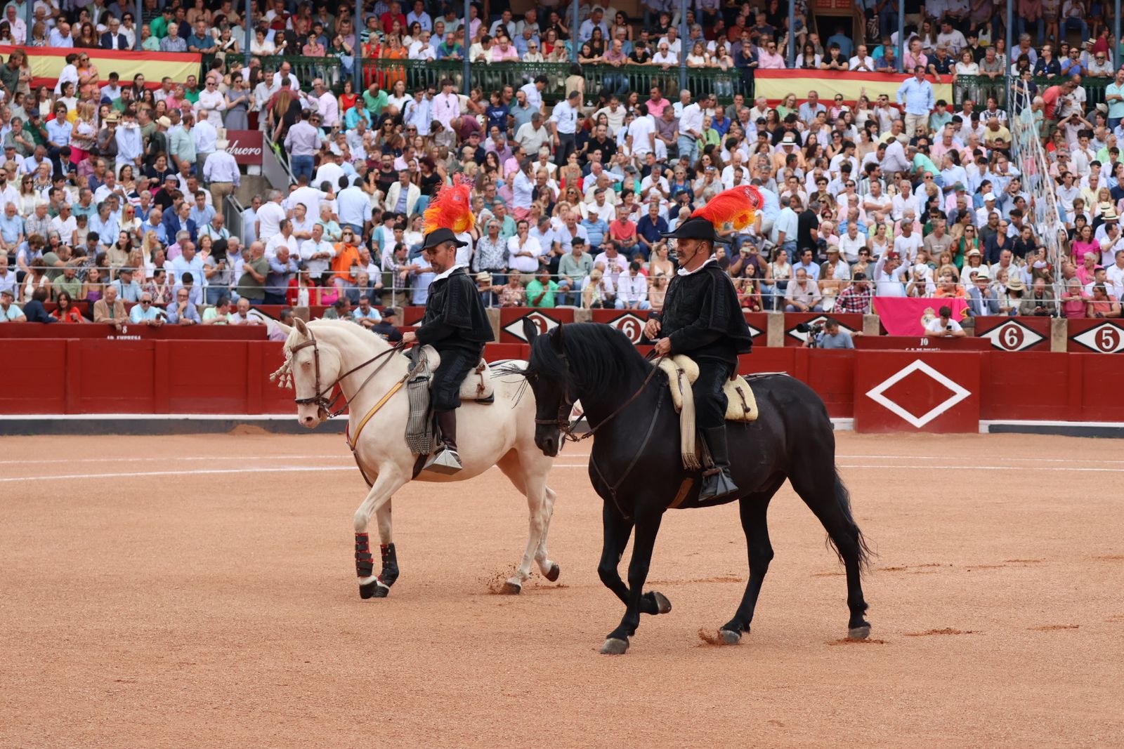 Ismael Martín, Marco Pérez y el aclamado regreso de Morante de la Puebla: su paso por La Glorieta en imágenes