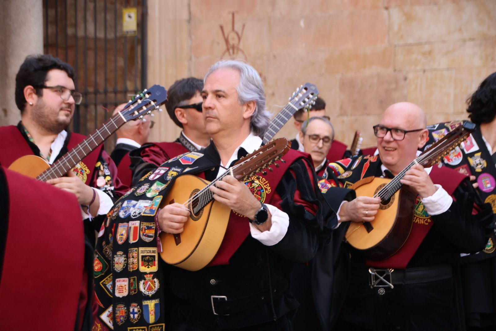 Tunas de toda España cantan al son de la historia por las calles de Salamanca