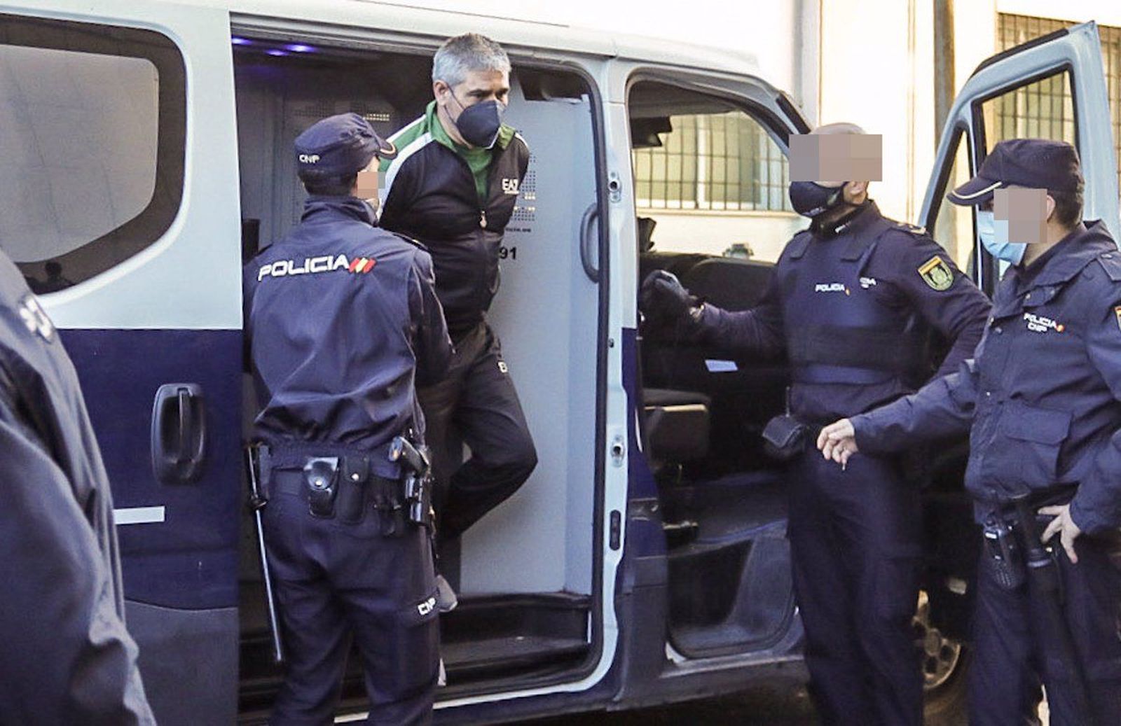 Bernardo Montoya llega a la Audiencia de Huelva. EP