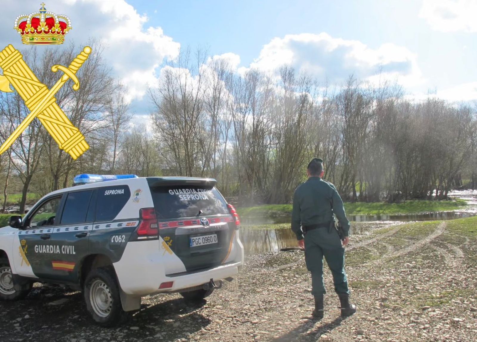 La Guardia Civil sorprende a tres hombres cazando con galgos de forma ilegal en Macotera. Guardia Civil de Salamanca