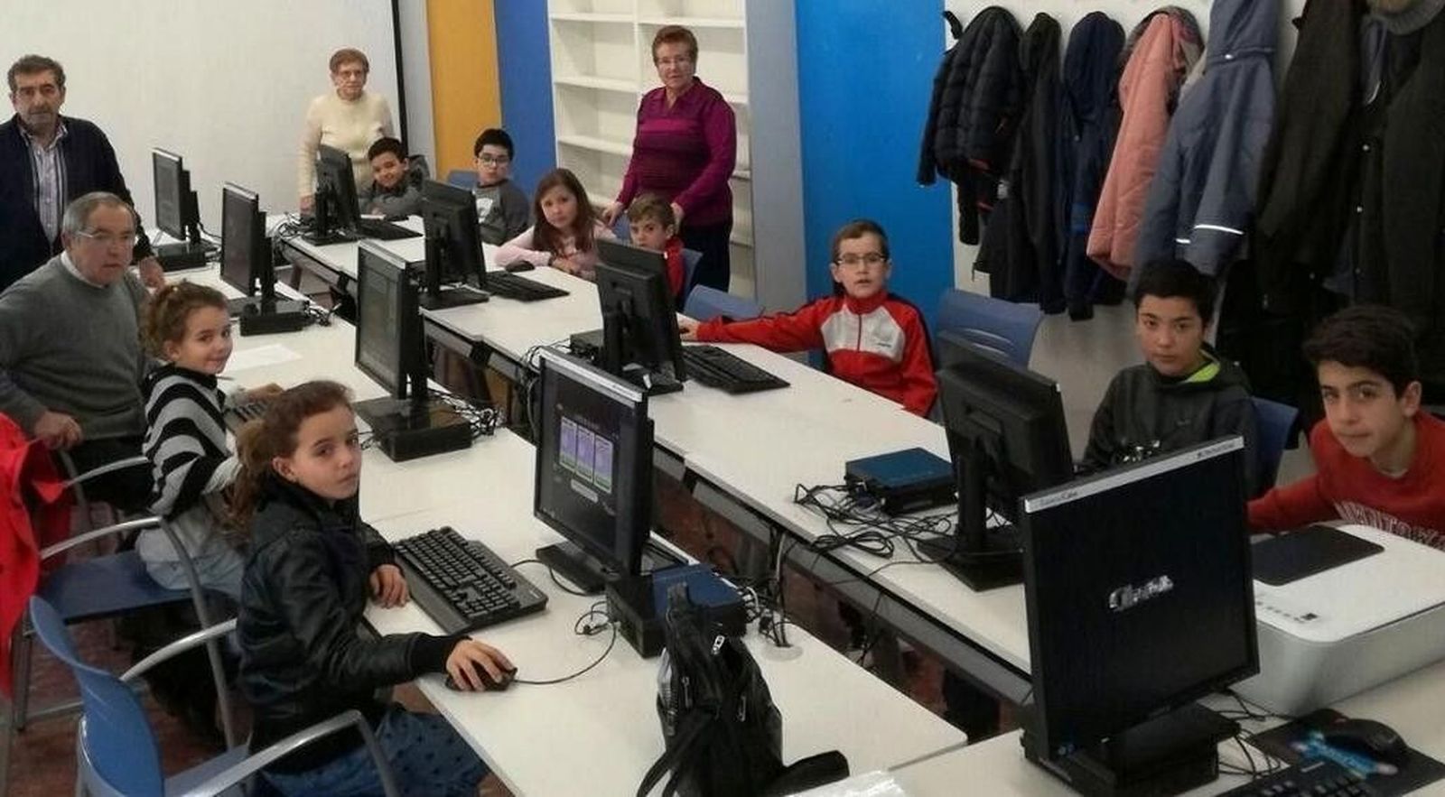 Taller intergeneracional en el Centro de Día de Mayores