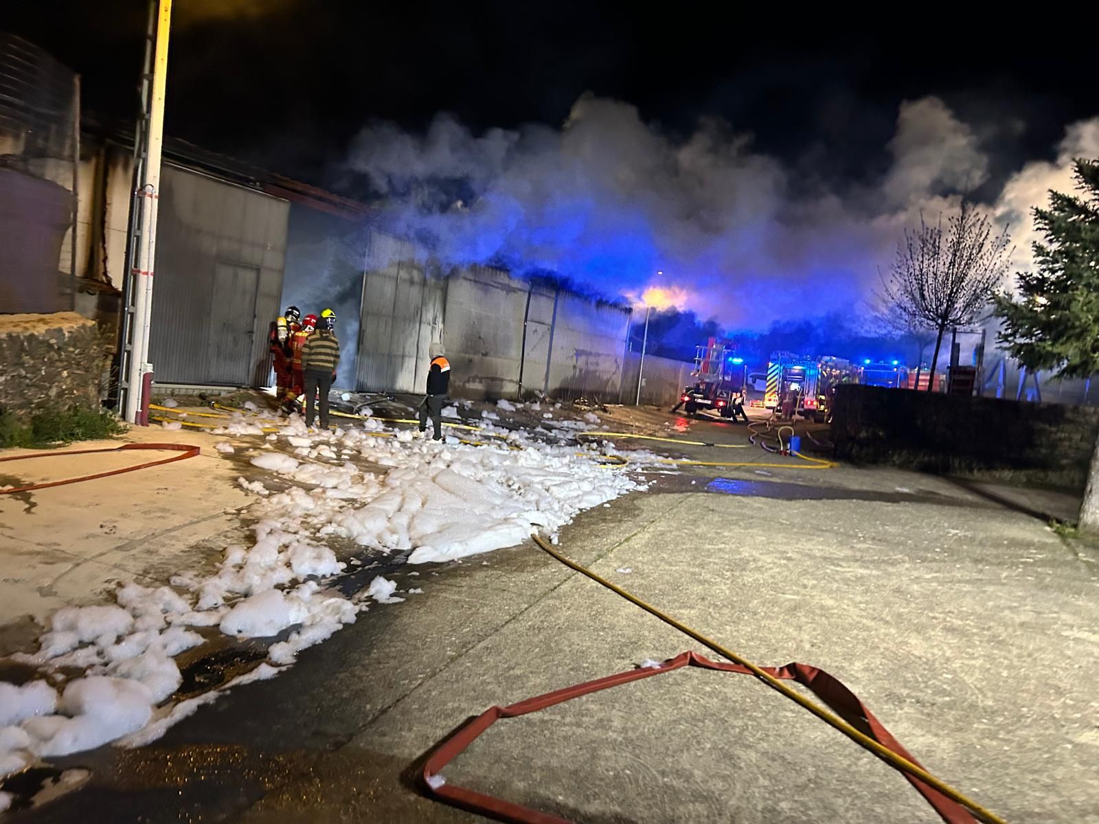 Incendio en una nave en Saelices el Chico