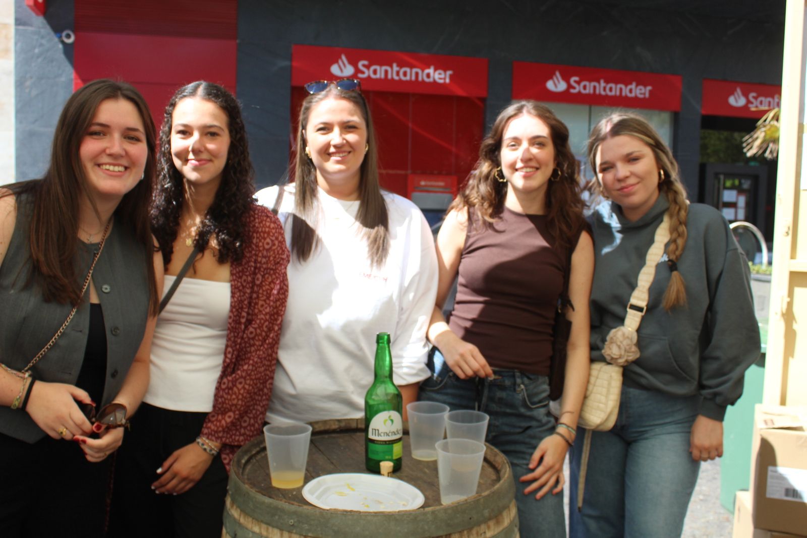Ambiente en la Feria de Día en el mediodía de este