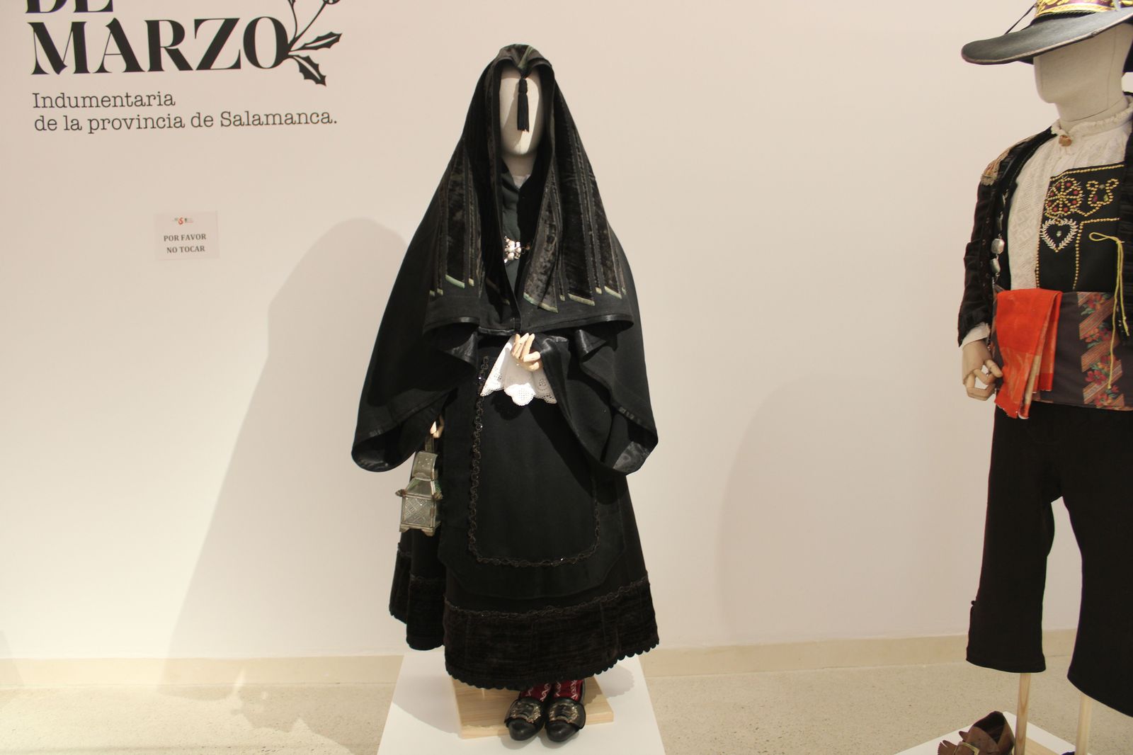 exposicion-aires-de-marzo-traje-de-ventioseno-la-alberca-2