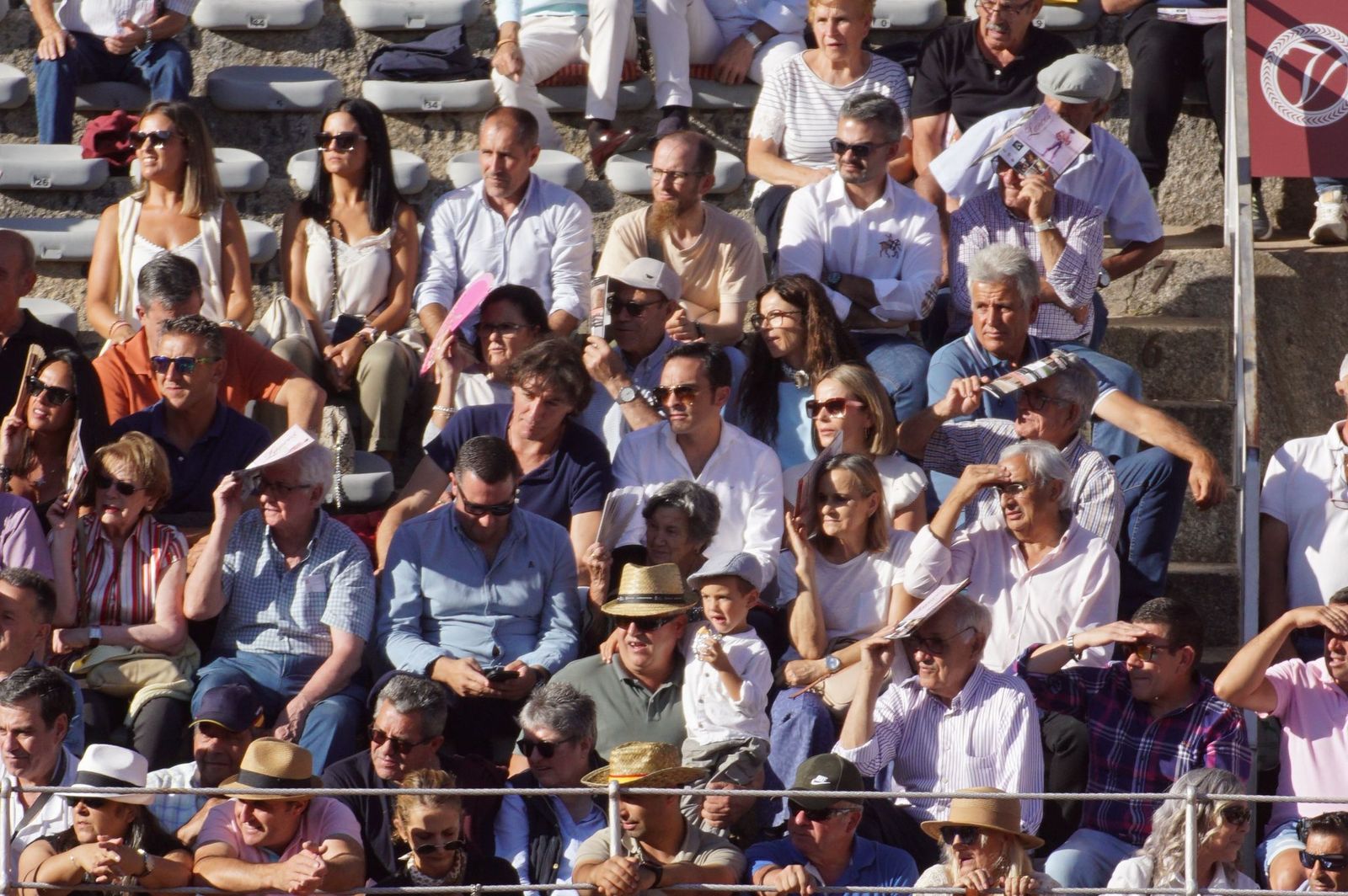 Así han vivido los salmantinos el primer festejo de la feria taurina 2025: imágenes del ambiente en los tendidos y en el patio de cuadrillas