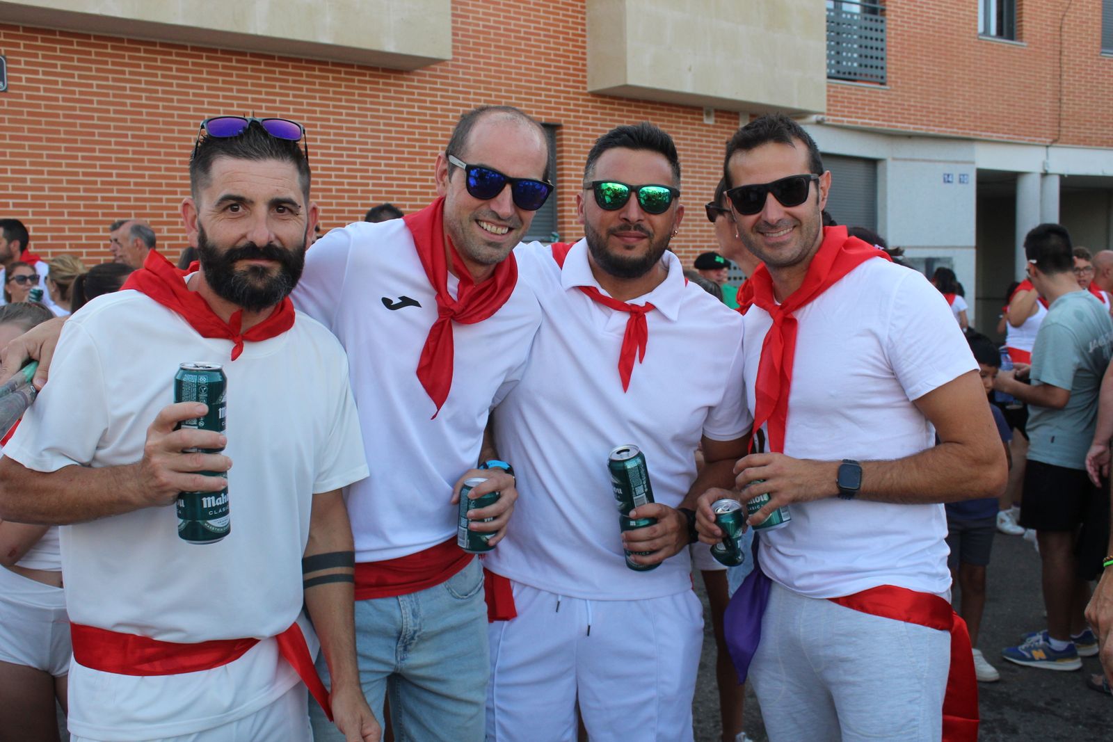 Castellanos de Moriscos. Paseo de peñas con la temática “Viva San Fermín”