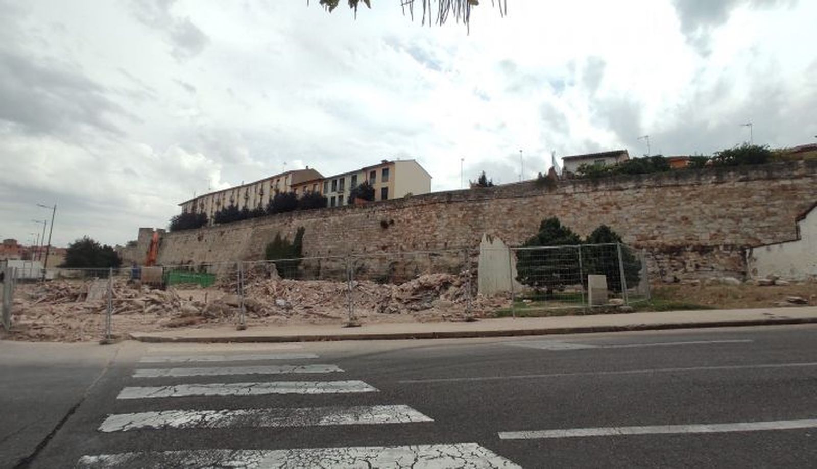 Muralla avenida la Feria y bajada de San Martín
