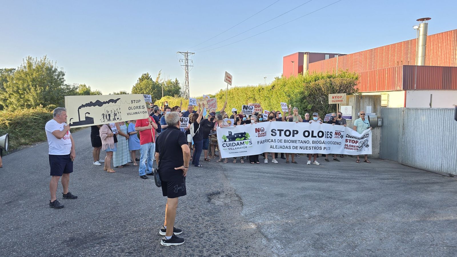 Concentración de protesta olores Villamayor