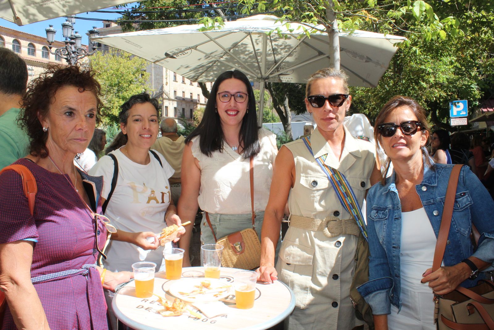 Ambiente en la Feria de Día en el mediodía de este jueves