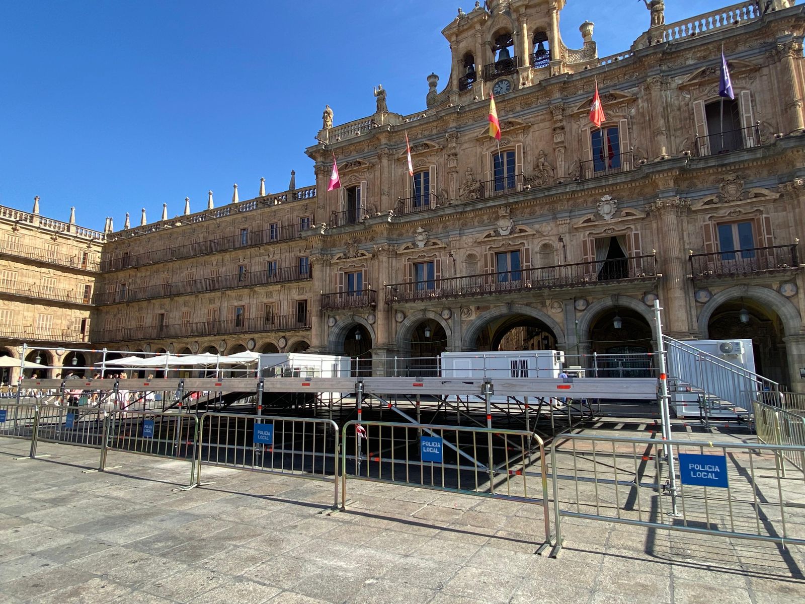 Escenario montándose en la Plaza Mayor de Salamanca Escenario montándose en la Plaza Mayor de Salamanca