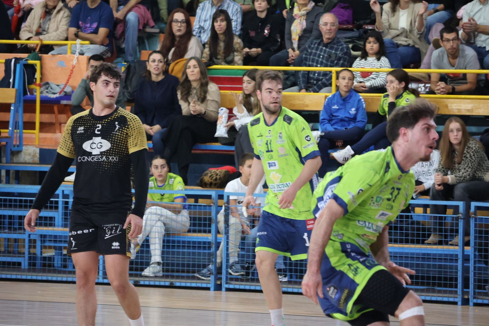 GALERÍA | El BM Zamora recibe en casa al Ciudad de Salamanca en un duelo muy ajustado