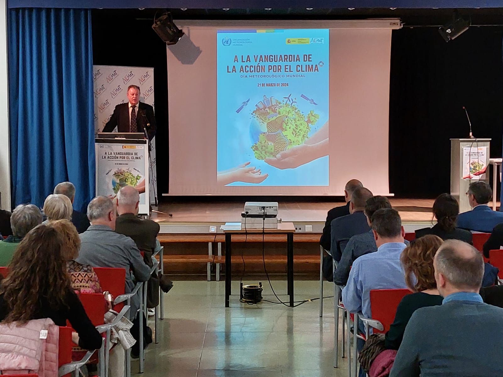 La AEMET premia la “altruista y constante” colaboración de nueve de sus 331 ‘guardianes de los cielos’ que tiene en Castilla y León