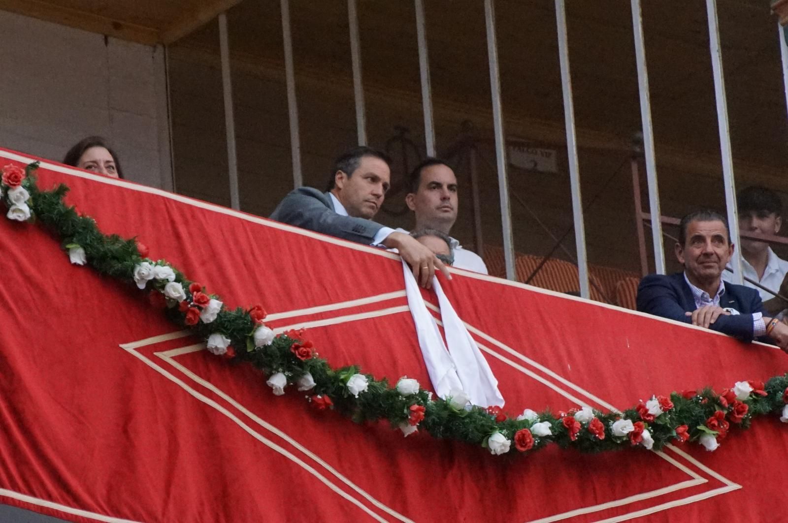 Expectación por ver los caballos de rejoneo en La Glorieta: imágenes del ambiente en los tendidos y en el patio de cuadrillas